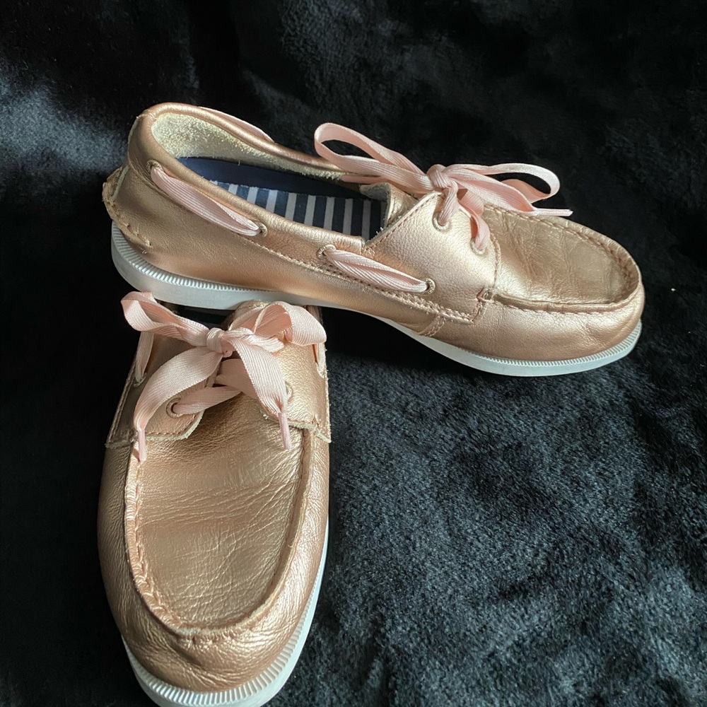 Sperry light worn color: rose gold